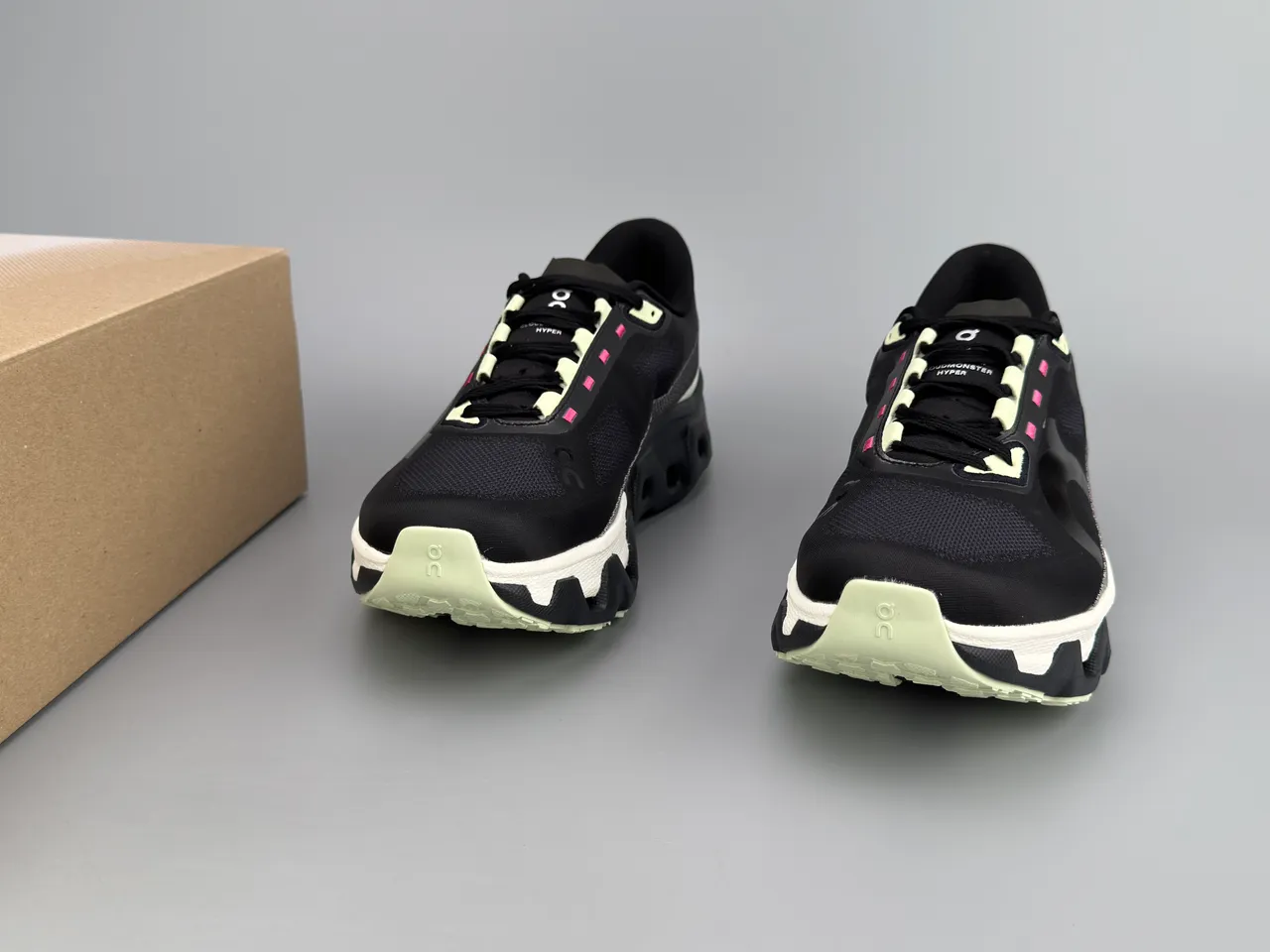 On Cloudmonster Black Pink White Tênis de corrida 3