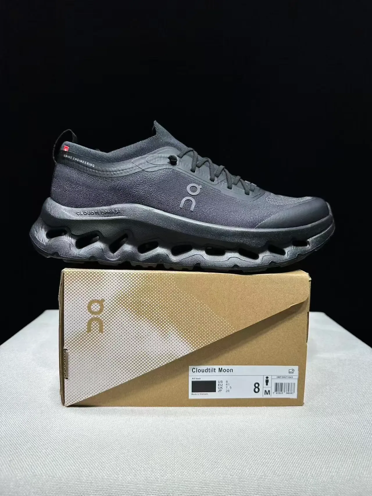 On Cloudmonster monochrome gris baskets style de vie 9