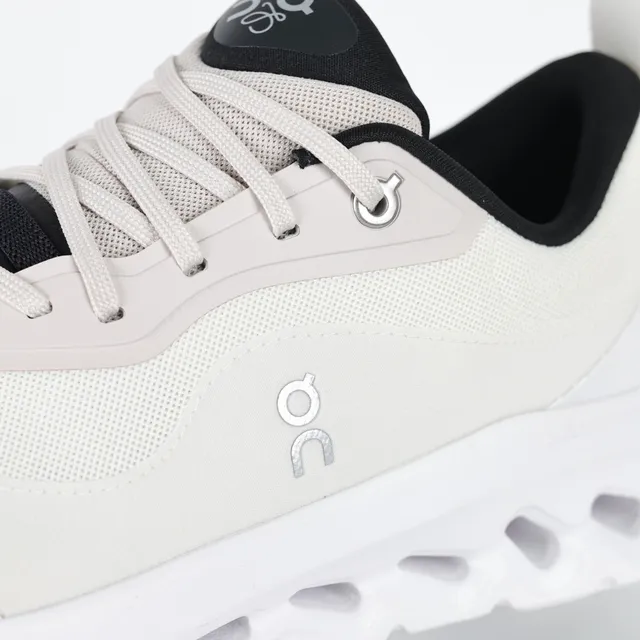 On Cloudmonster Off-White e preto tênis lifestyle 6