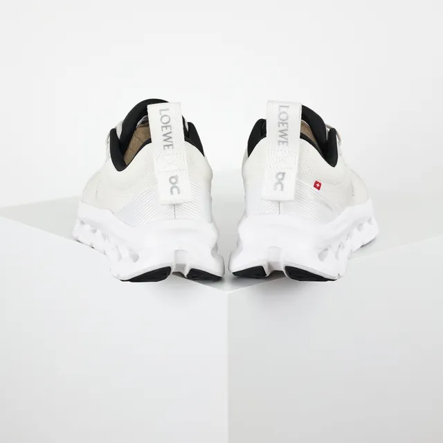 On Cloudmonster Off-White e preto tênis lifestyle 8