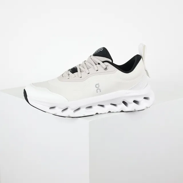 On Cloudmonster Off-White e preto tênis lifestyle 9