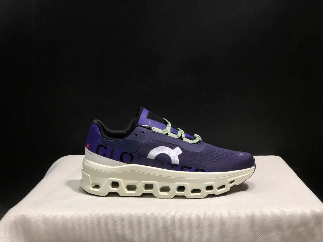 On Cloudmonster Tênis de corrida roxo branco 2