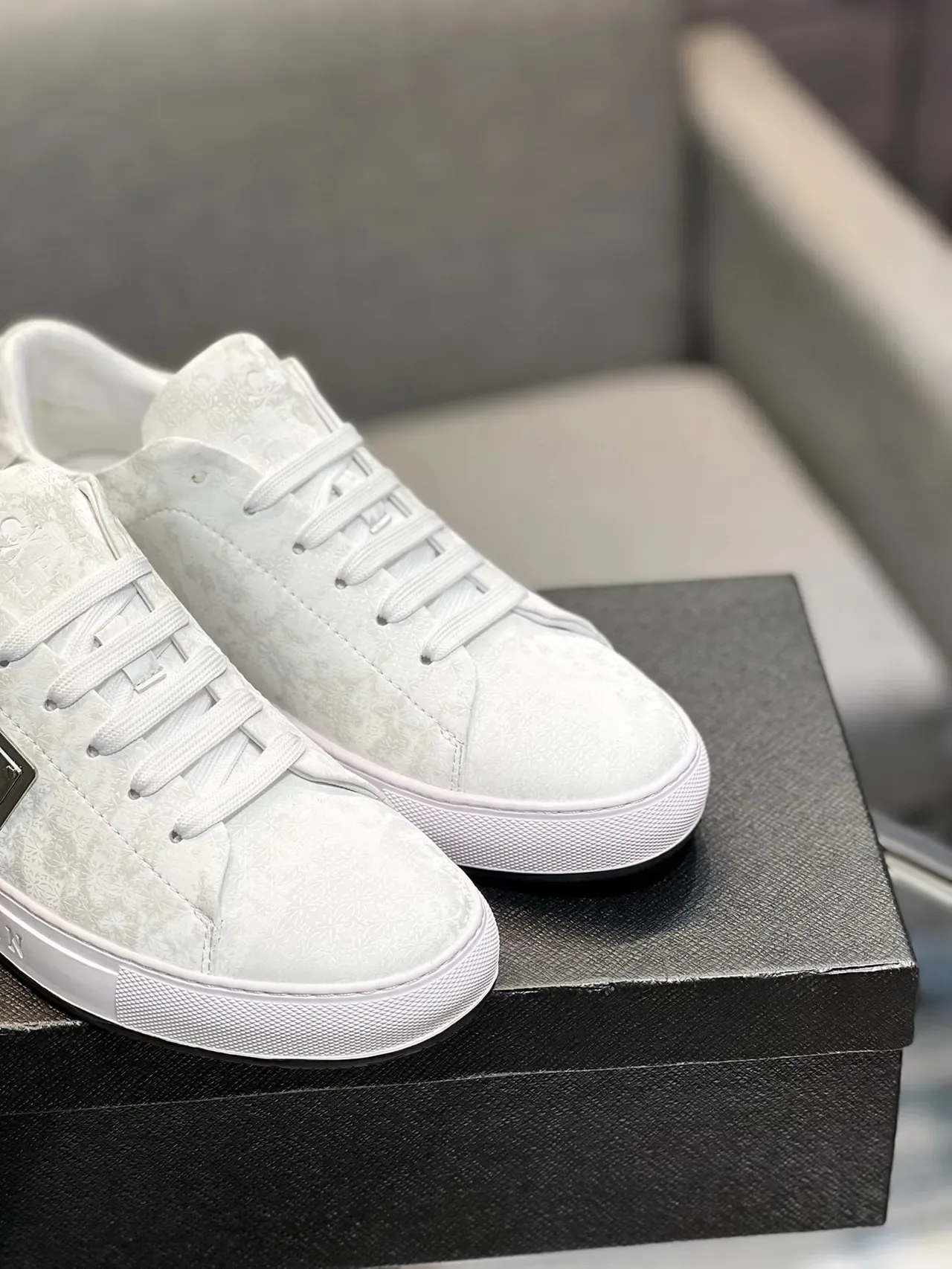 Philipp Plein White Textured Upper Metal Plaque Detail Sneakers 9