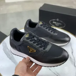 Prada Sneakers Lifestyle Noir Blanc Panélées en Cuir et Nylon Low-Top