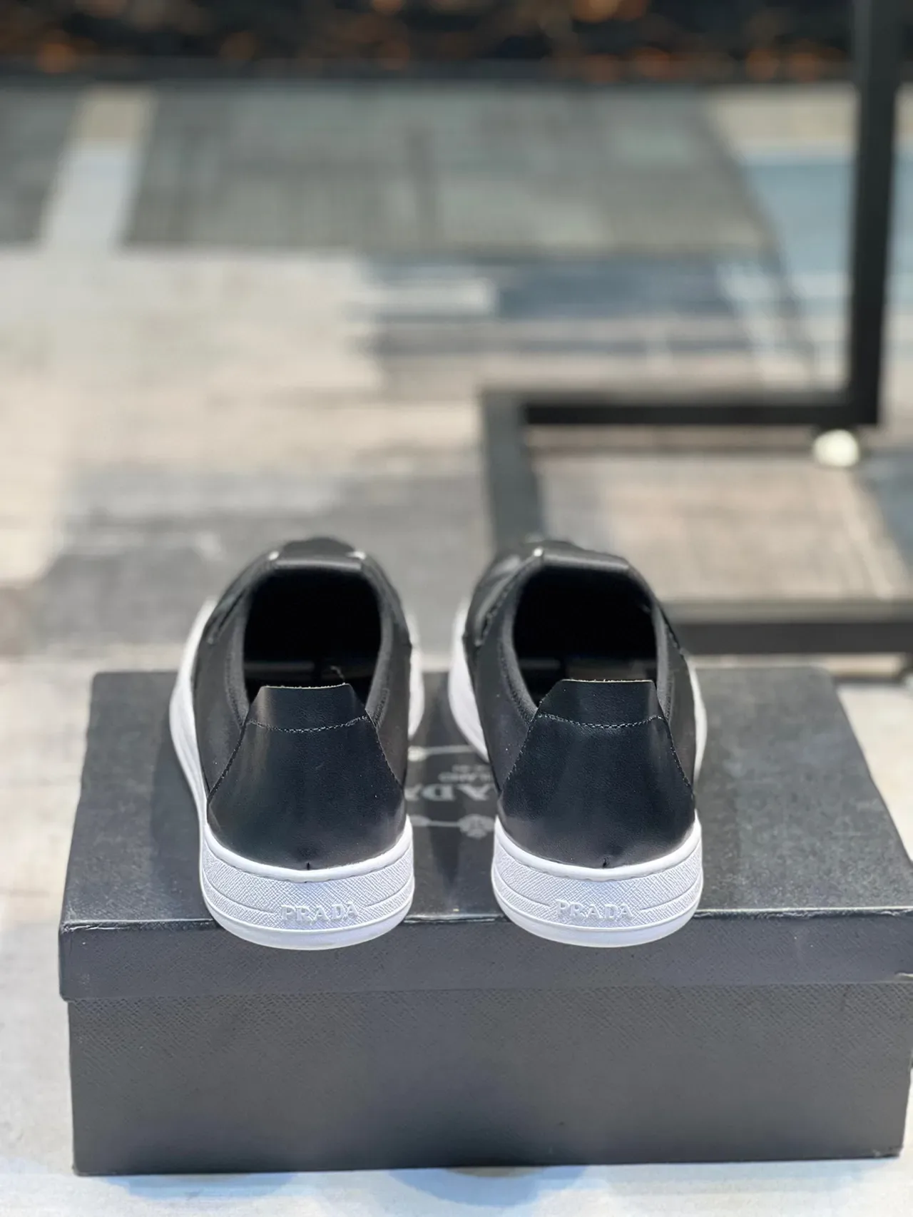 Prada Cloudbust Noir Blanc Mocassin à Enfiler avec Bride Élastique 2