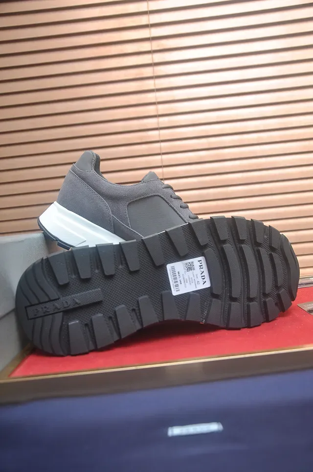 Prada Cloudbust Gris Daim et Cuir Sneakers Lifestyle 3