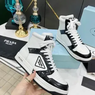 Prada Cloudbust أحذية رياضية أسلوب حياة عالية القدم أبيض وأسود جلد لامع