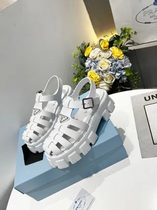 Prada Cloudbust सफेद चंकी लग सोल कैजुअल सैंडल्स 4