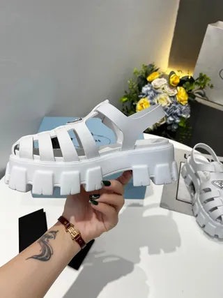 Prada Cloudbust सफेद चंकी लग सोल कैजुअल सैंडल्स 5