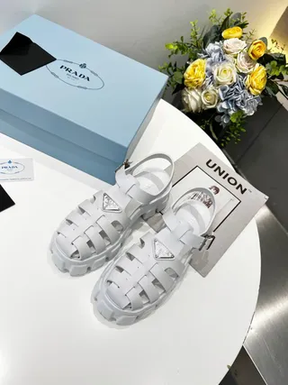 Prada Cloudbust सफेद चंकी लग सोल कैजुअल सैंडल्स 7