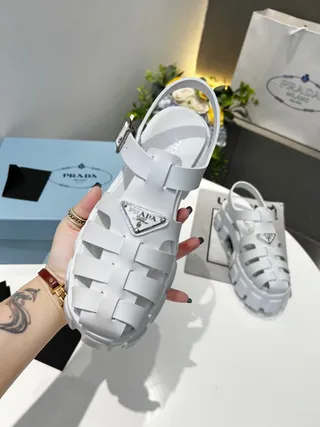 Prada Cloudbust सफेद चंकी लग सोल कैजुअल सैंडल्स 8