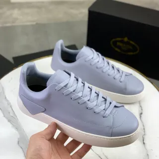 Prada Chaussures Style de Vie Gris Blanc Minimalistes de Cuir Lisse