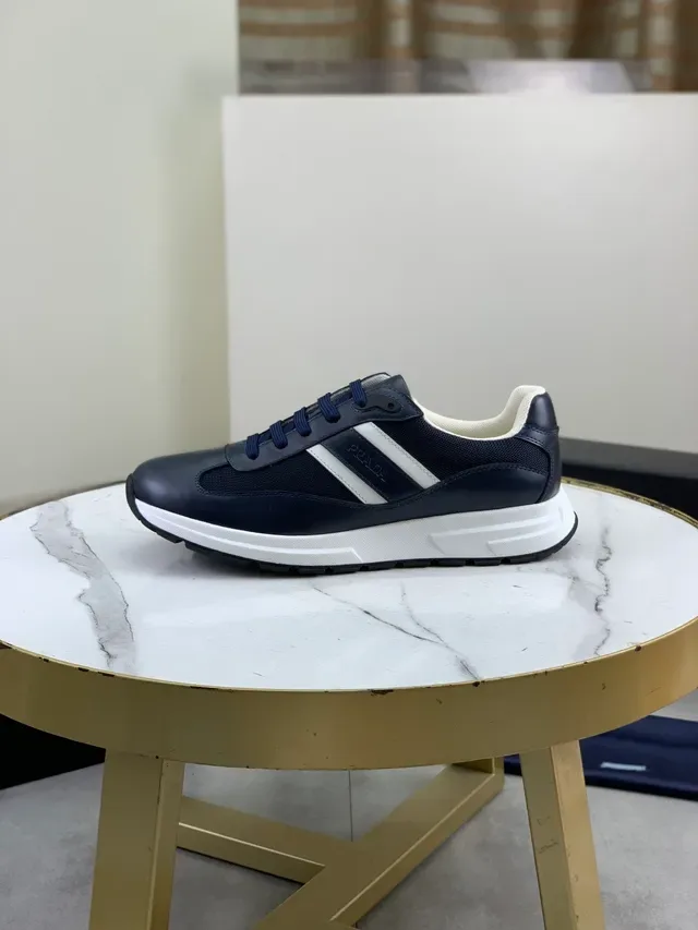 Prada Tênis Lifestyle Navy White Couro-Mesh Híbrido com Detalhe de Listra Tripla 5