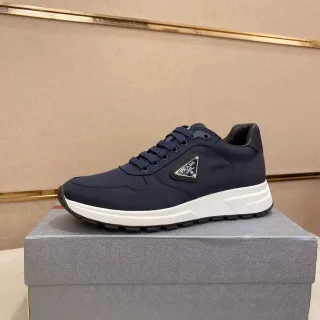 Prada Sneakers Lifestyle Navy White avec Upper en Nylon et semelle médiane sculptée