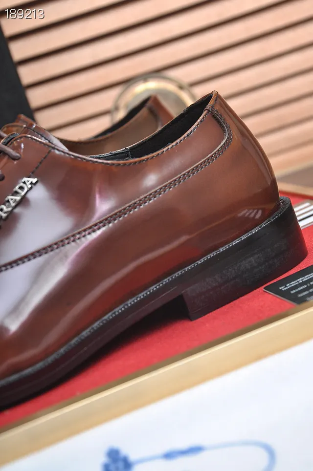 Prada أحذية أوكسفورد بني لامعة Brogue Cap-Toe 4