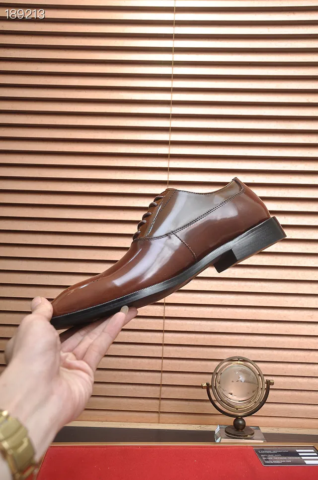 Prada أحذية أوكسفورد بني لامعة Brogue Cap-Toe 6