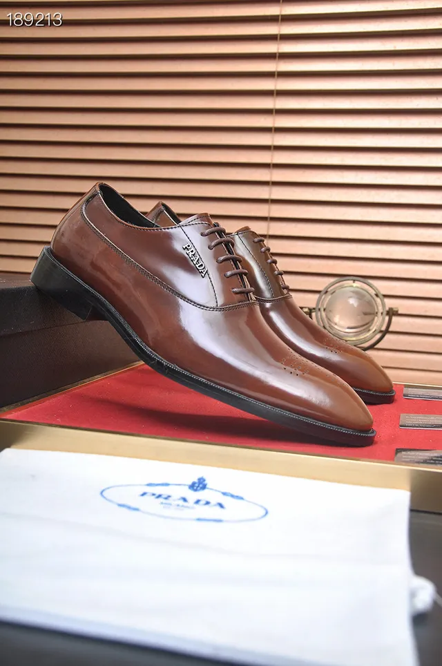 Prada أحذية أوكسفورد بني لامعة Brogue Cap-Toe 8