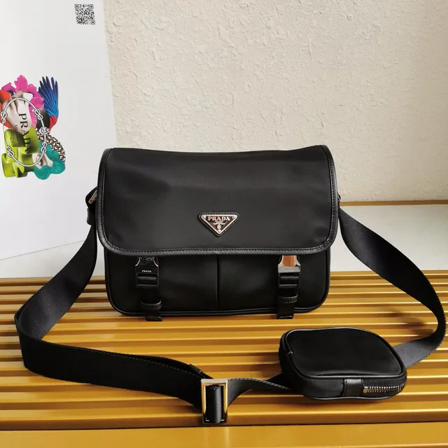 Prada Re-Edition 2005 Bolsa Mensageira Flap-Top Preta 6
