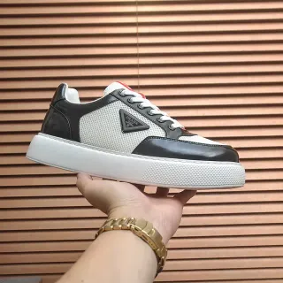 Prada Sneakers Lifestyle Blanc et Noir Semelle Plateforme Maille et Cuir