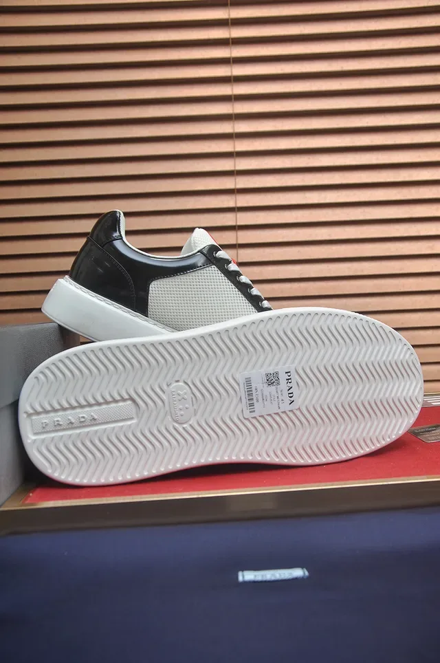 Prada Sneakers Lifestyle Blanc et Noir Semelle Plateforme Maille et Cuir 3