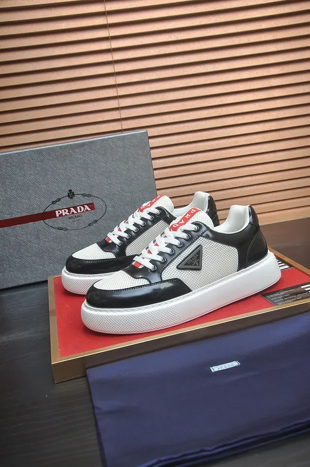 Prada Sneakers Lifestyle Blanc et Noir Semelle Plateforme Maille et Cuir 4