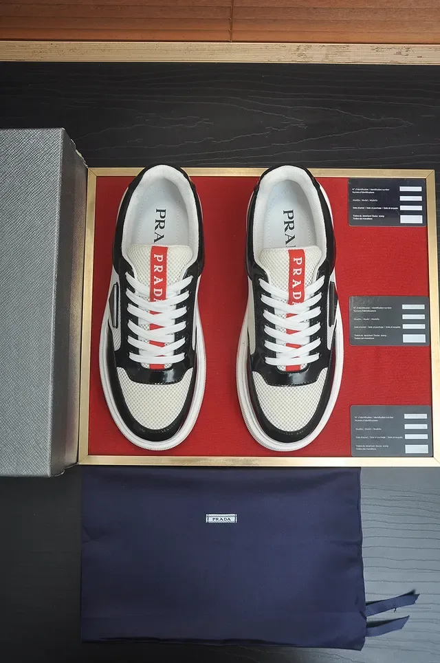 Prada Sneakers Lifestyle Blanc et Noir Semelle Plateforme Maille et Cuir 5