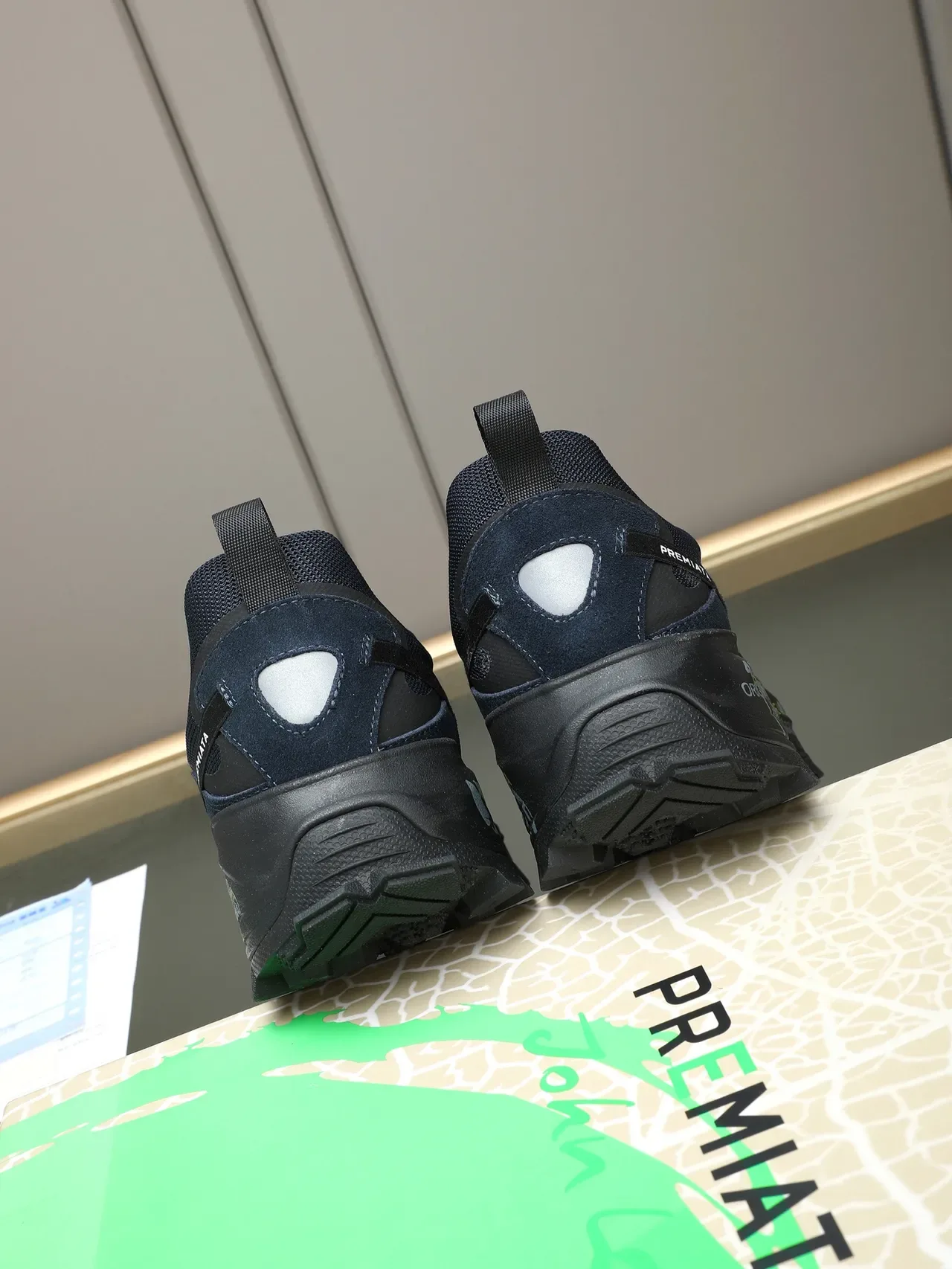Premiata Noir et Vert Maille Et Daim Supérieur Fermeture Hybride Baskets Style de vie 3