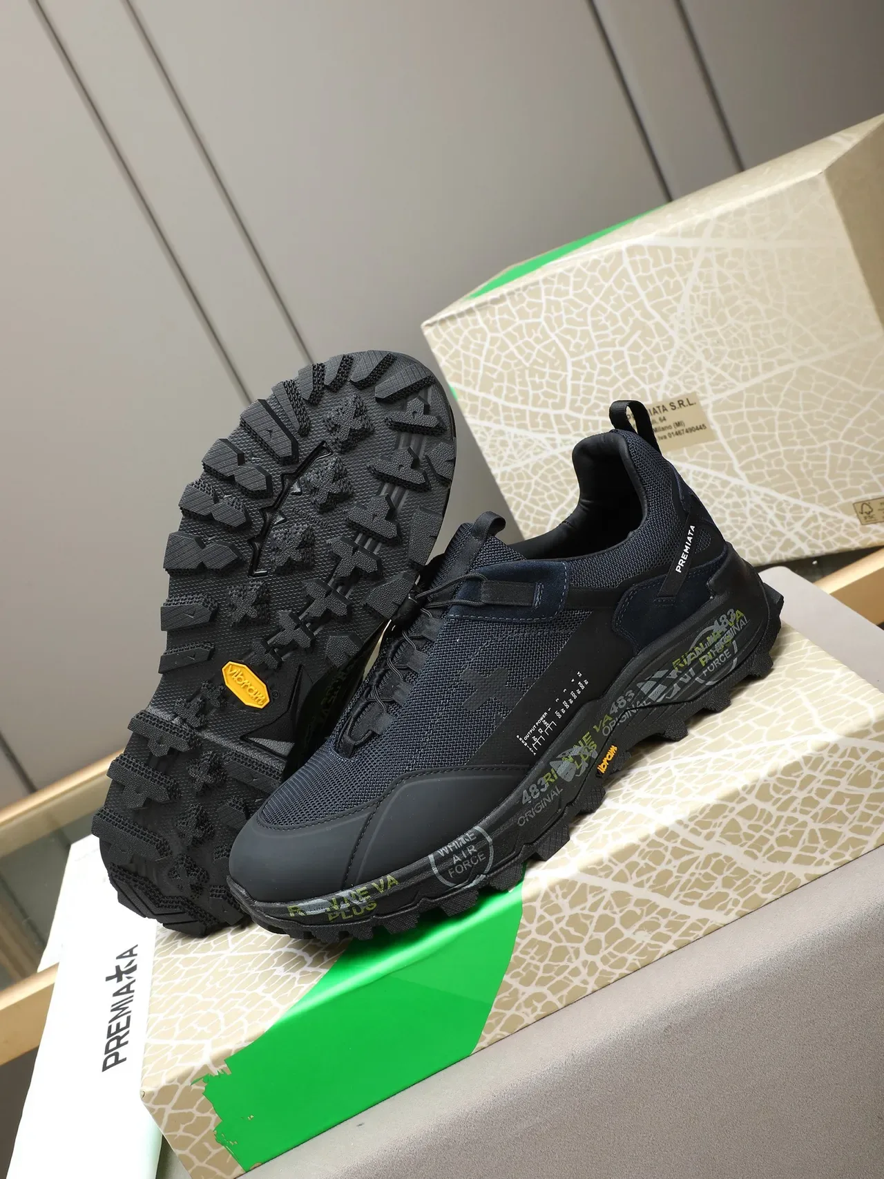 Premiata Noir et Vert Maille Et Daim Supérieur Fermeture Hybride Baskets Style de vie 4