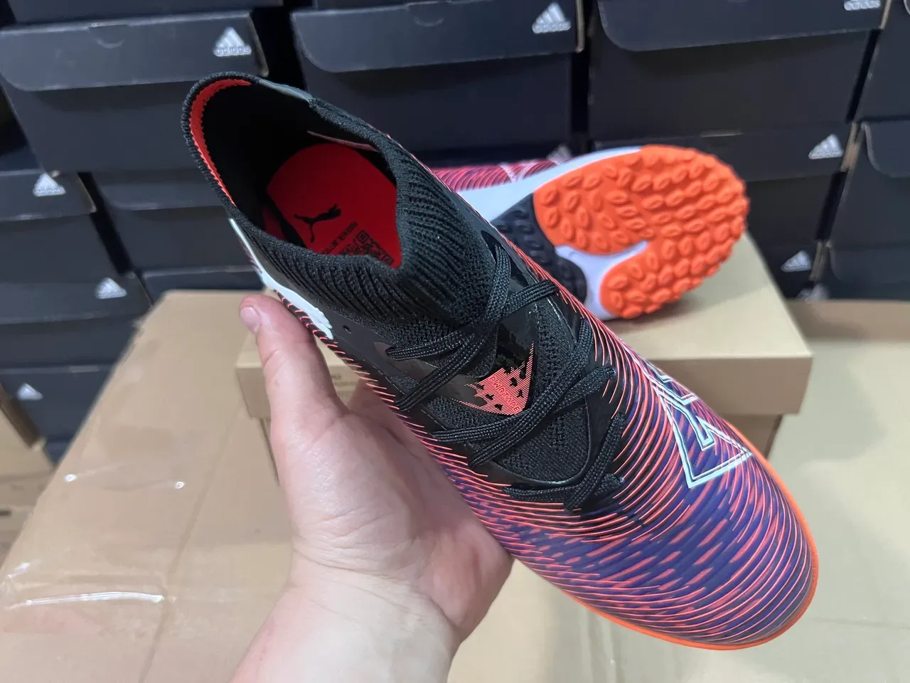 Puma Chaussures de football turf noir multicolor avec col de chaussette en tricot et tige listrée iridescente 3