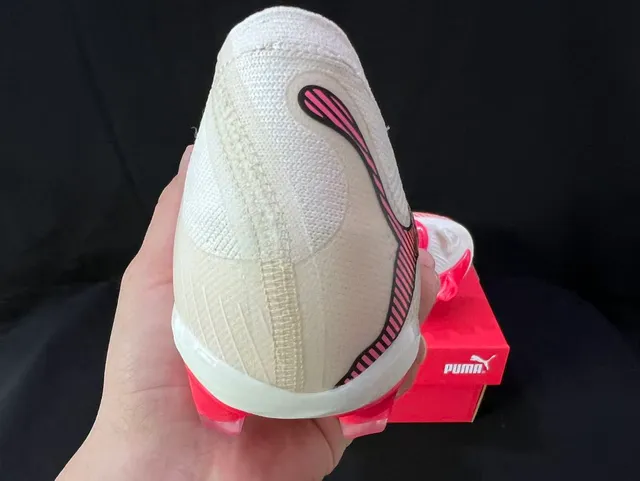 Puma Future Z Beige Rose Upper en Maille Détails en Dégradé Chaussures de Football pour Terrain Ferme 3