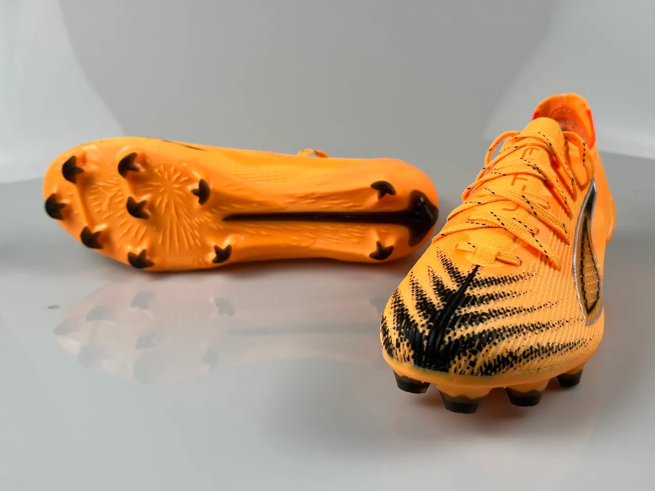 Puma Ultra Orange Black লো-কাট লেস-আপ রিবড সিন্থেটিক আপার ফার্ম-গ্রাউন্ড ফুটবল জুতো 10