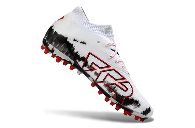 Puma Chaussures de football blanc noir col maille haut graphique de coup de pinceau terrain ferme 2