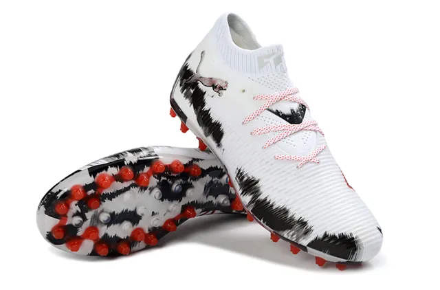 Puma Chaussures de football blanc noir col maille haut graphique de coup de pinceau terrain ferme 4
