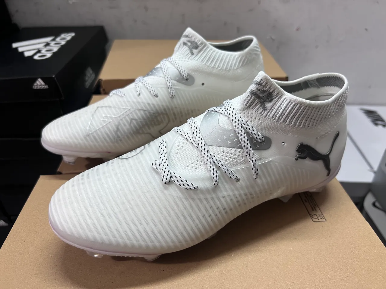 Puma Blanc Argenté Col de Chaussette Tricoté Côtelé Haut Synthétique Sol Firme Chaussures de Football 7
