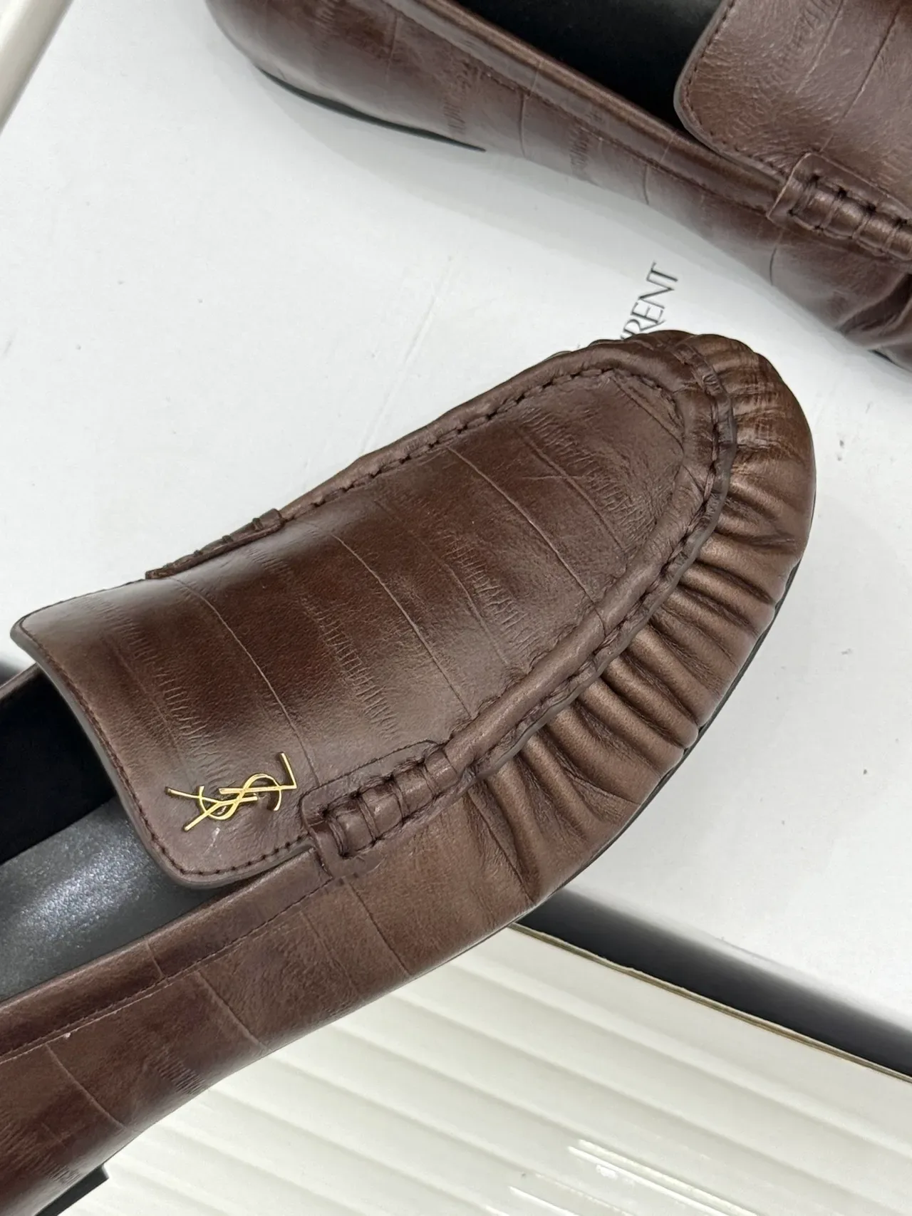 Saint Laurent Marron Doré Moc-Toe Couture Cuir Texturisé Loafer 4