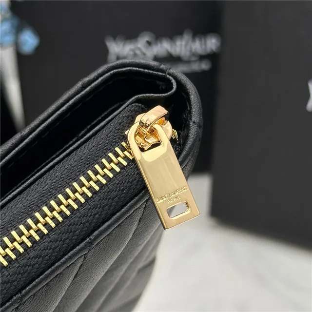 Saint Laurent Loulou Carteira curta preta acolchoada em chevron 14