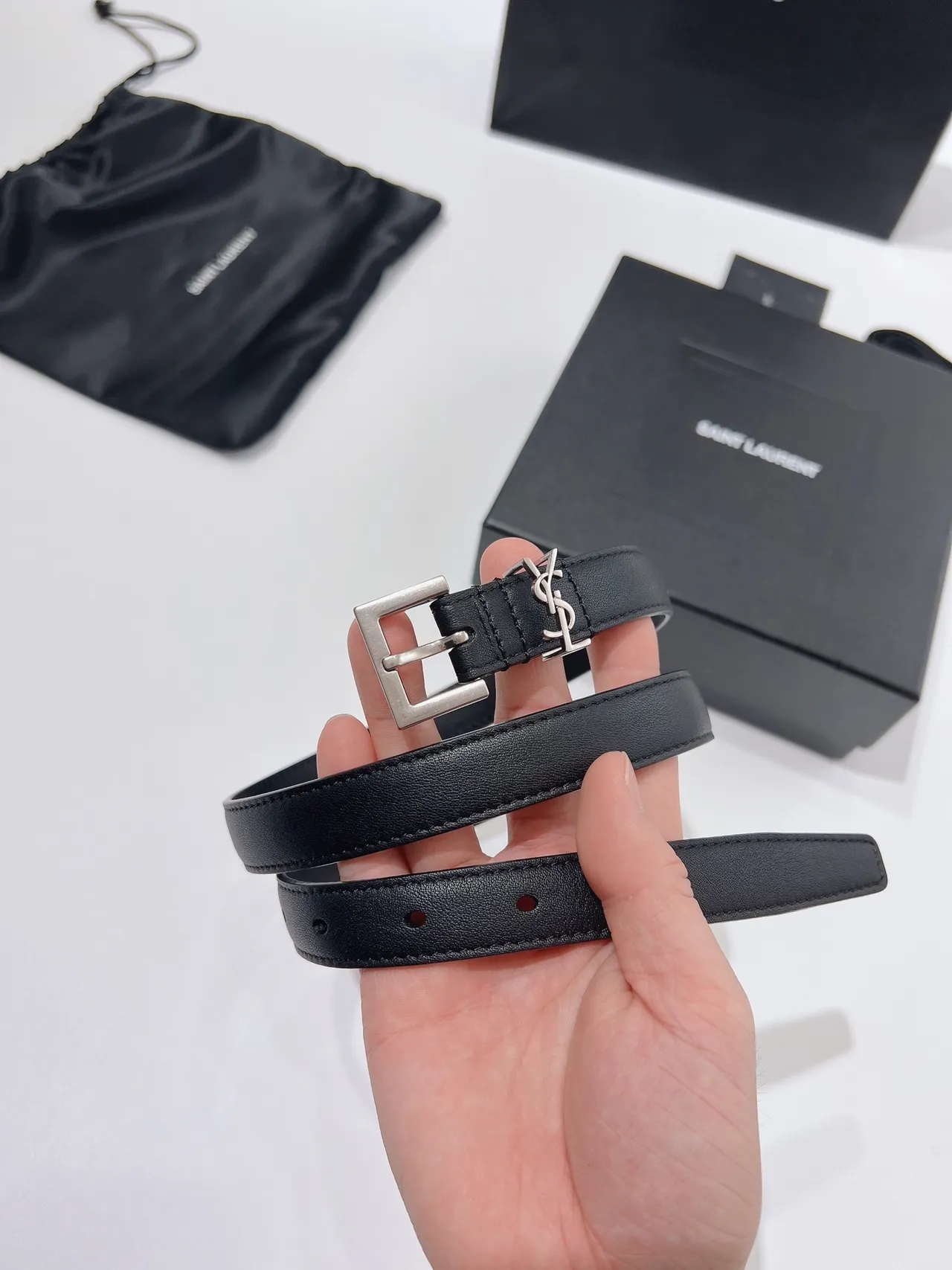 Saint Laurent Monogram حزام أسود فضي ضيق مستطيل قفل جلد حزام 2