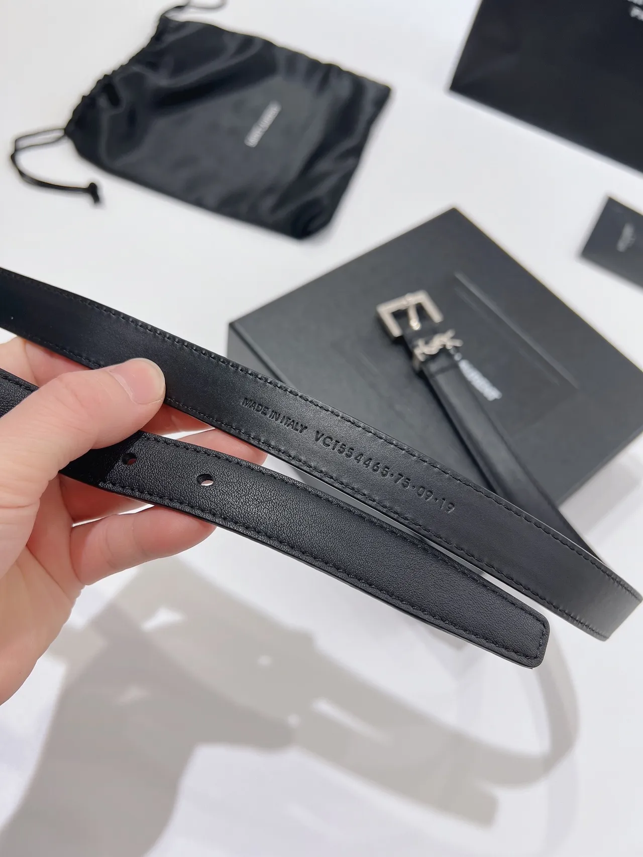 Saint Laurent Monogram حزام أسود فضي ضيق مستطيل قفل جلد حزام 4