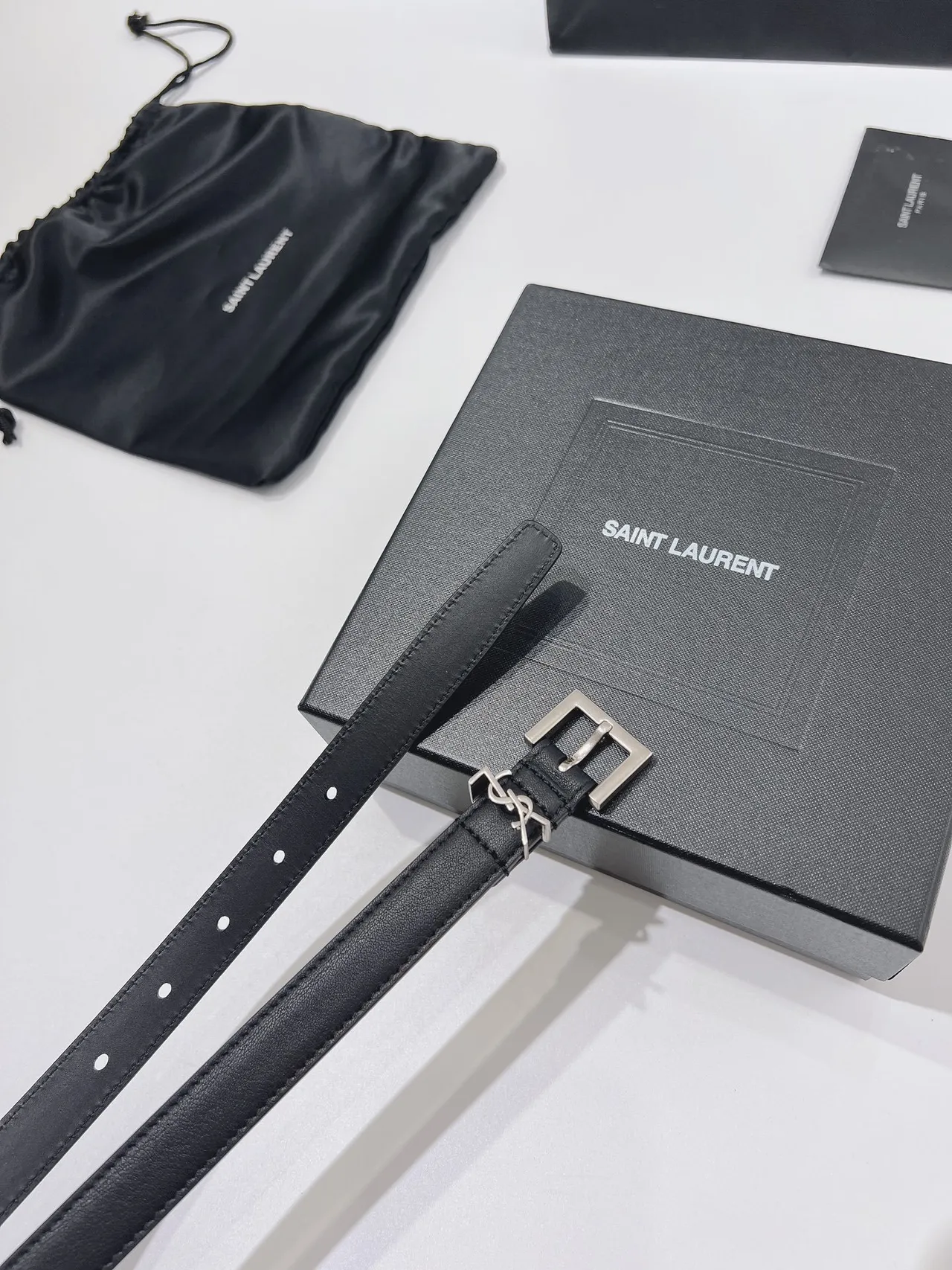 Saint Laurent Monogram حزام أسود فضي ضيق مستطيل قفل جلد حزام 5
