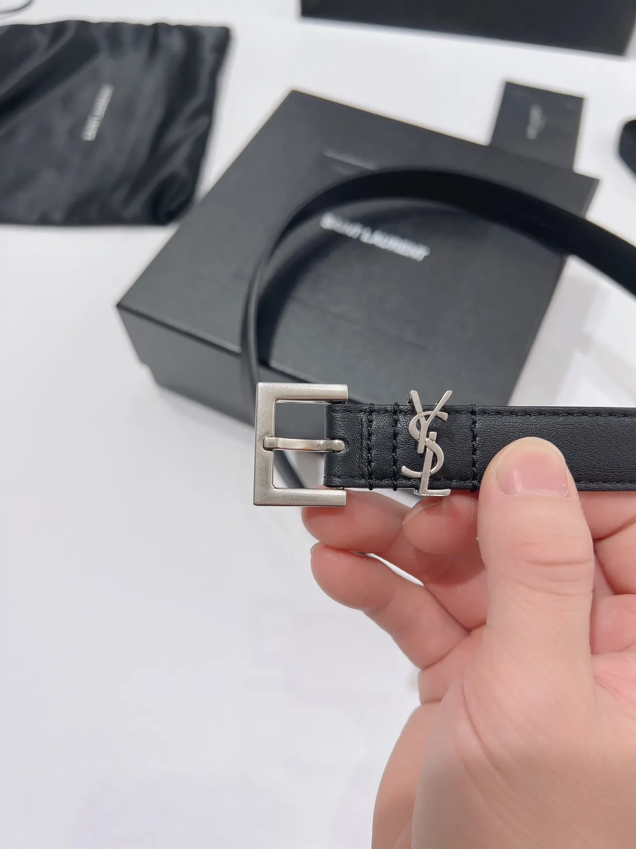 Saint Laurent Monogram حزام أسود فضي ضيق مستطيل قفل جلد حزام 6