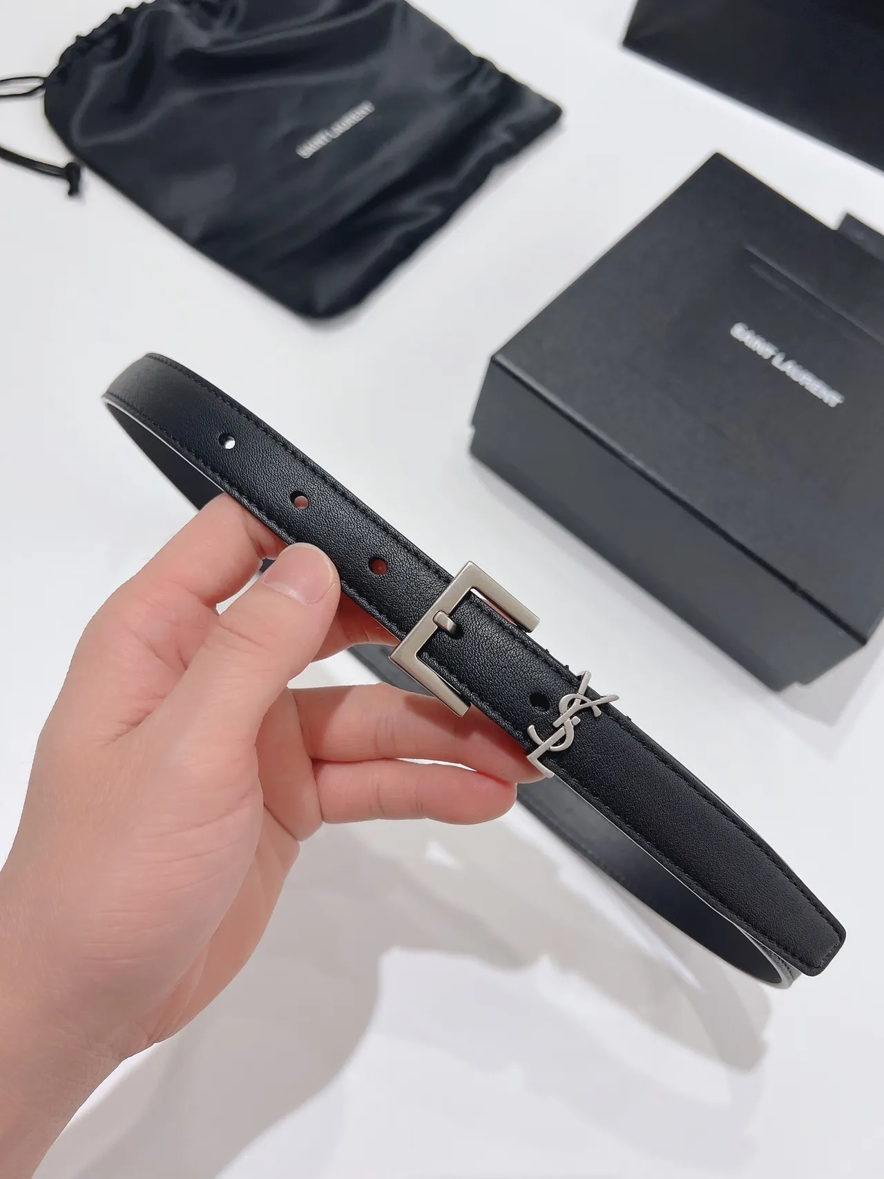 Saint Laurent Monogram حزام أسود فضي ضيق مستطيل قفل جلد حزام 8