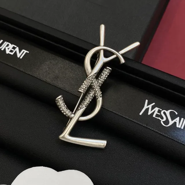 Saint Laurent Monogram فضة ذهب Pavé-Crystal بروش 5