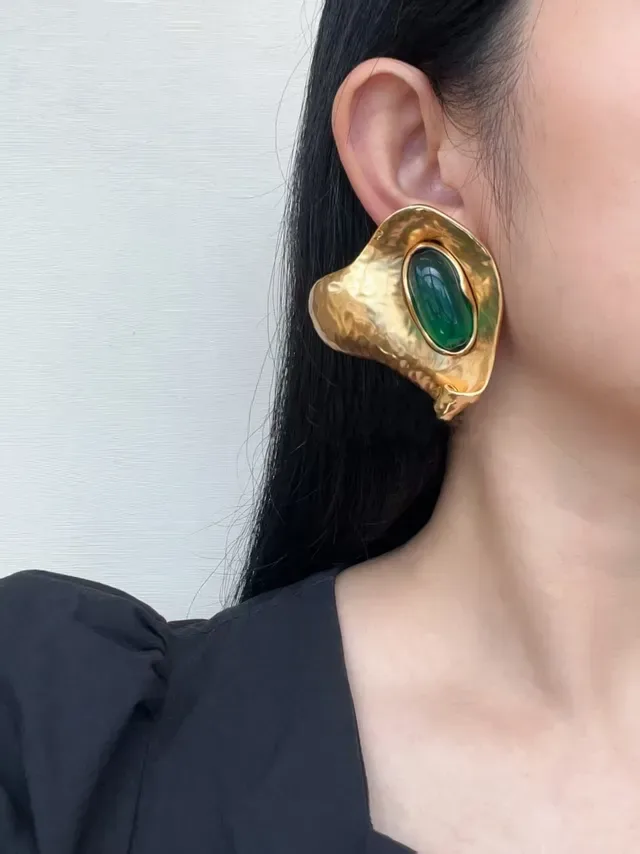 Saint Laurent Boucles d'Oreilles Sculpturales Martelées Dorées Cabochon 3