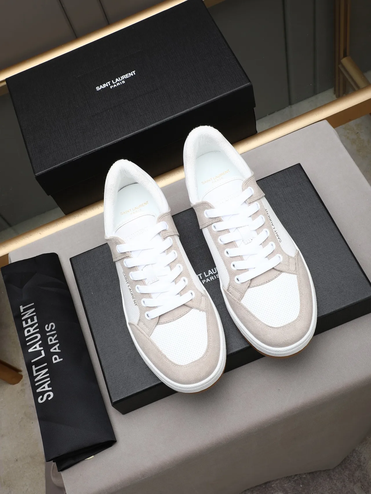 Saint Laurent Branco Bege Low-Top Camurça e Couro Perfurado Sneakers Lifestyle 2