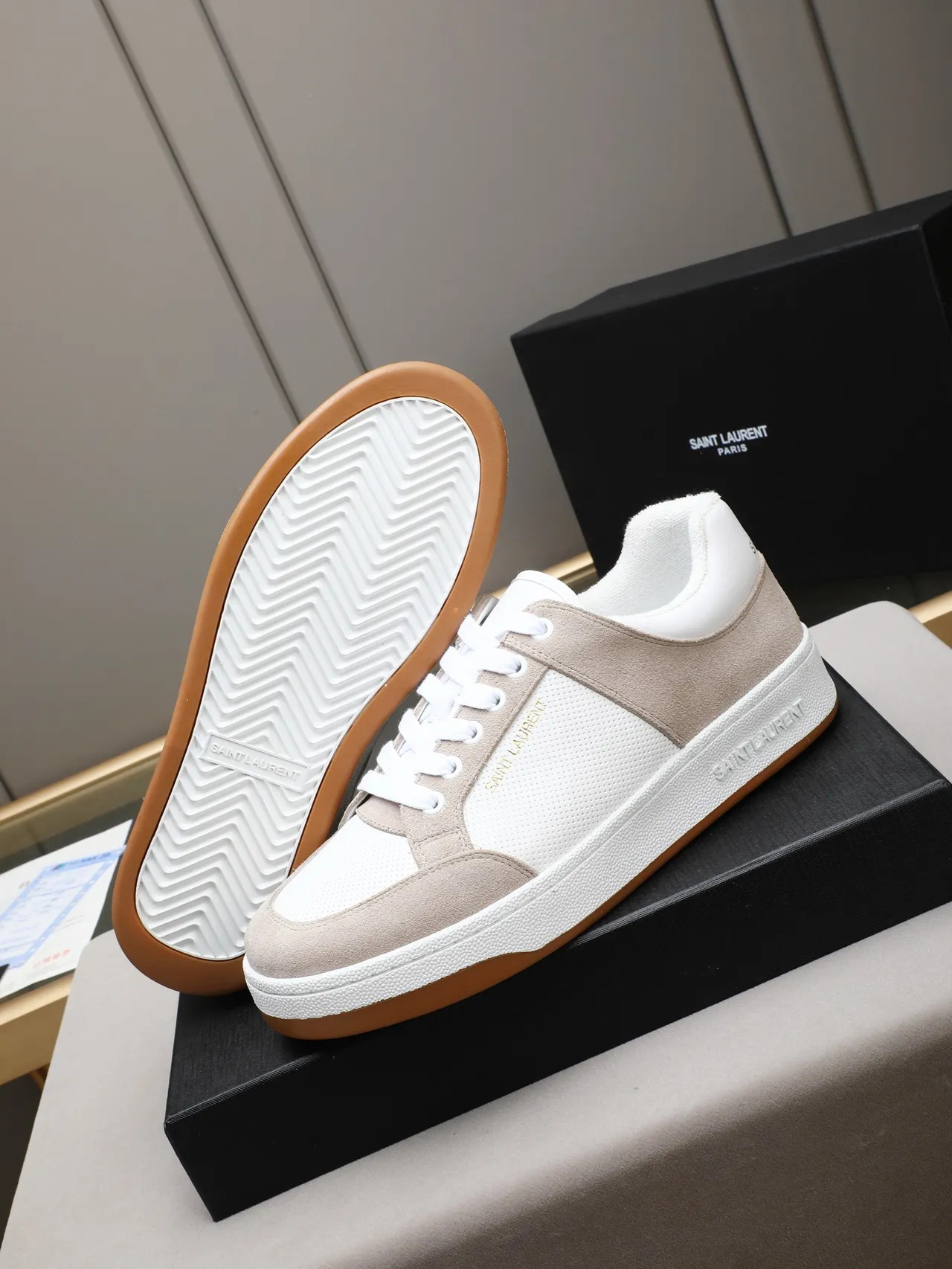 Saint Laurent Branco Bege Low-Top Camurça e Couro Perfurado Sneakers Lifestyle 4