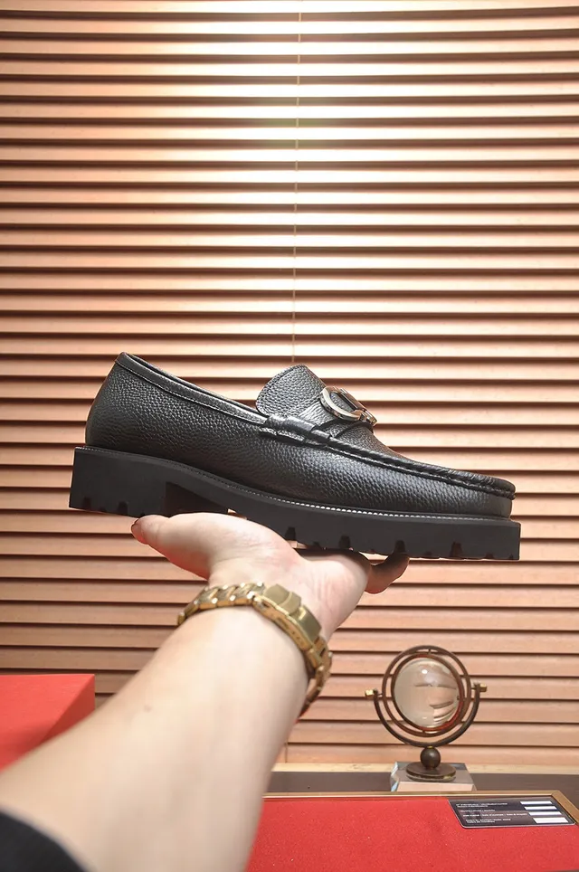 Salvatore Ferragamo Gancini Mocassins en cuir noir grainé 7