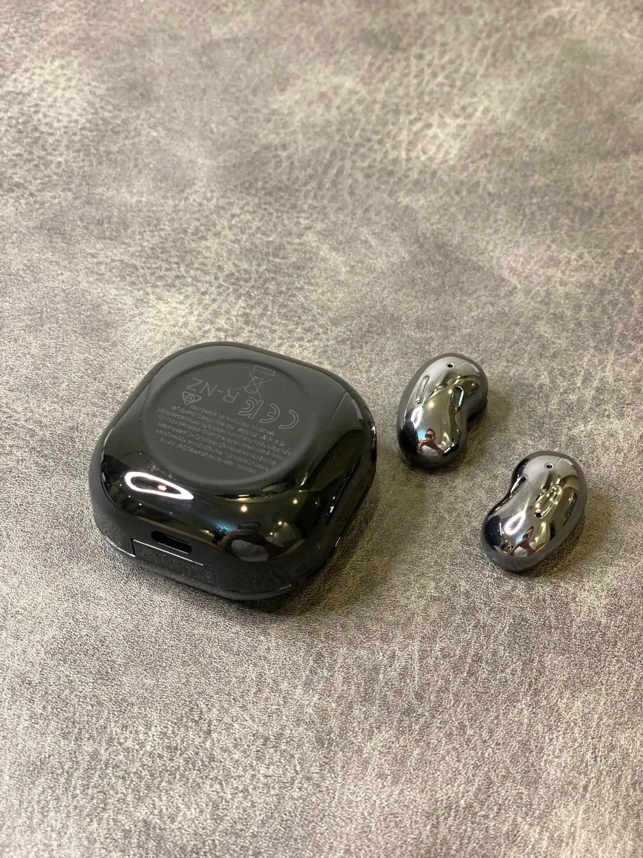 Samsung Galaxy Buds Live Mystic Black TWS Earbuds 2