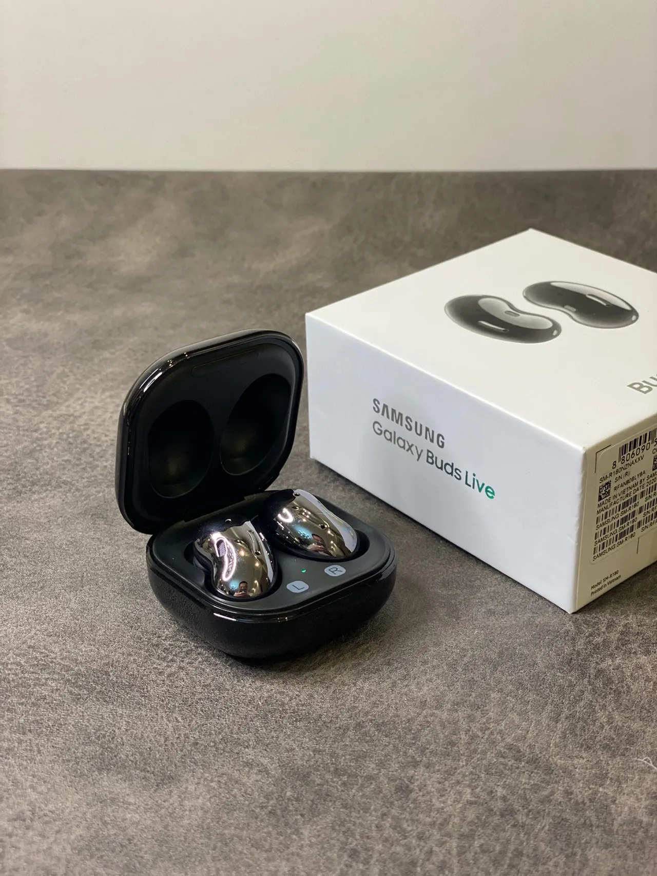 Samsung Galaxy Buds Live Mystic Black TWS Earbuds 4