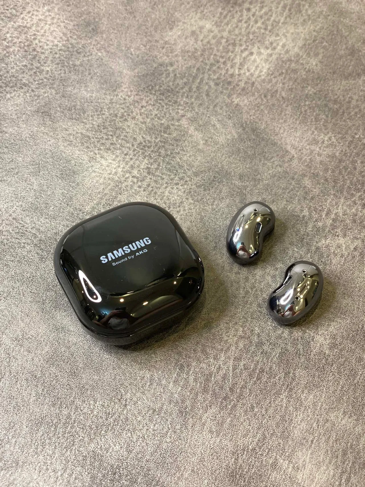 Samsung Galaxy Buds Live Mystic Black TWS Earbuds 8