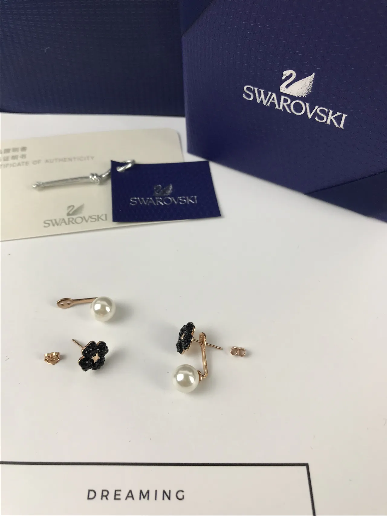 Swarovski Dreaming Brincos assimétricos de cristal preto e pérola 4